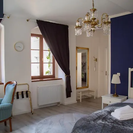 Apartone Altstadt-hotel 3*