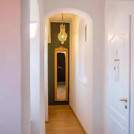 Apartone Altstadt-hotel 4*