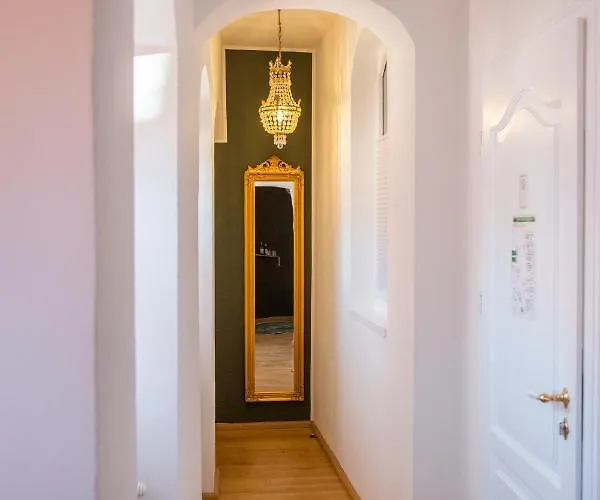 Apartone Altstadt-hotel 4*